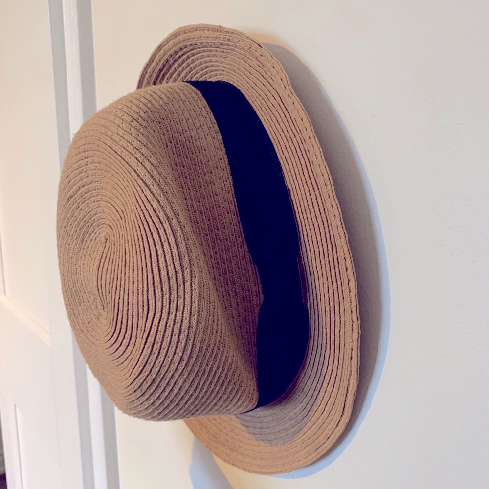 Aritzia hat - Picture 3 of 5